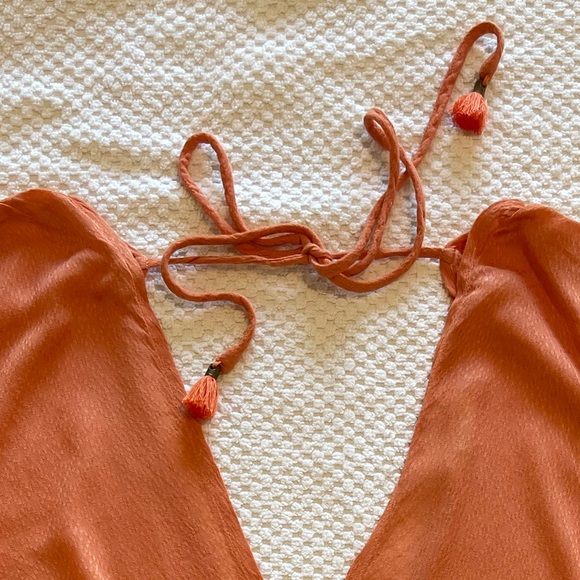 LOVESTITCH
Slit-Sleeve Drawstring - Picture 8 of 12